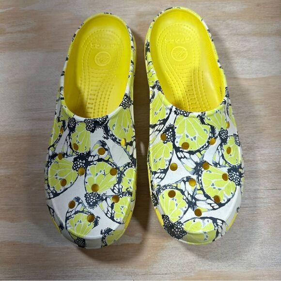 Crocs Vera Bradley Yellow and Black Butterfly Clogs Women’s Size 9 - Picture 2 of 8